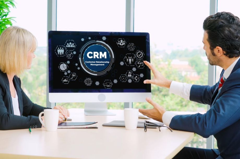 Desarrollo de software CRM: Por qué vale la pena considerar soluciones CRM personalizadas 
