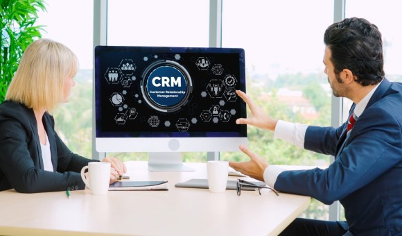 Desarrollo de software CRM: Por qu&eacute; vale la pena considerar soluciones CRM personalizadas 